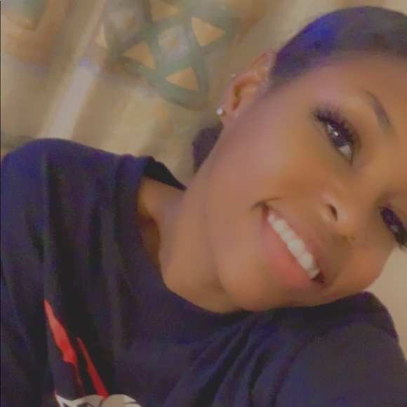 Meet your Posher, Daesia - Picture 2 of 3